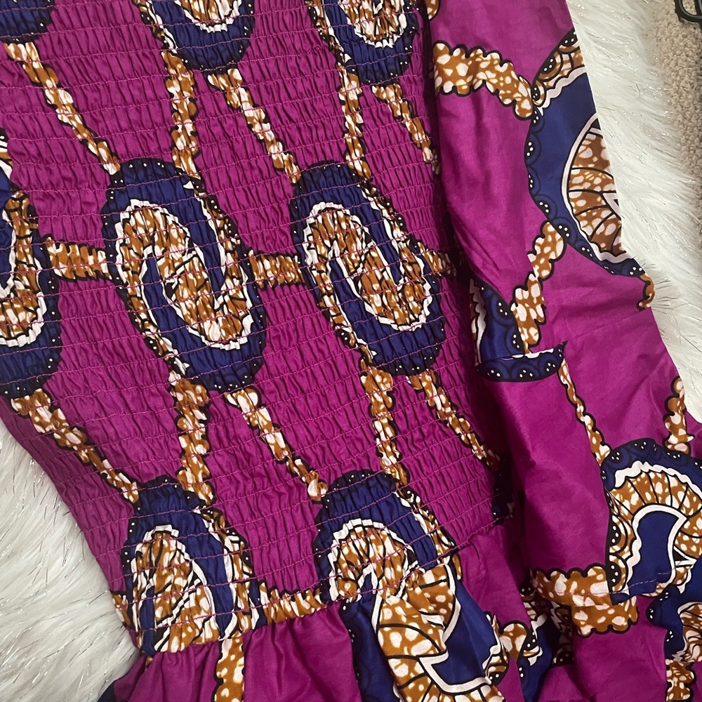 Vibrant Patterned African Custom - image 2